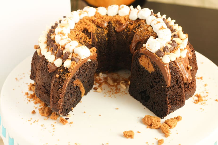 Biscoff and Chocolate Rocky Road Bundt Cake_-3