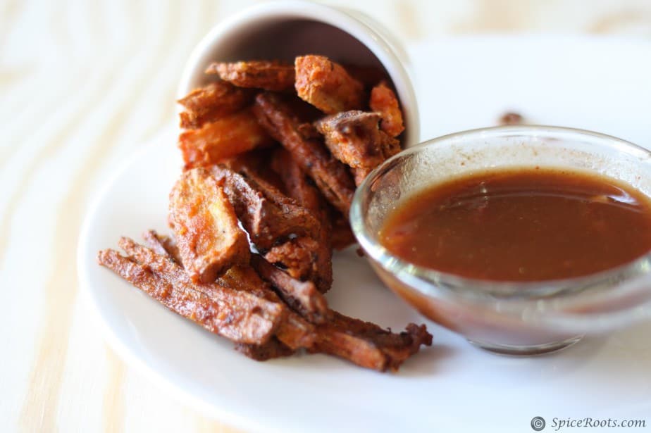 Nadir monji or Lotus roots, deep fried with chutney sauce